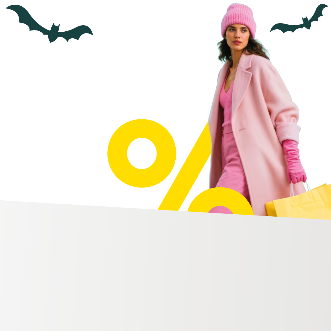 kobieta ubrana na różowo z torbą zakupową