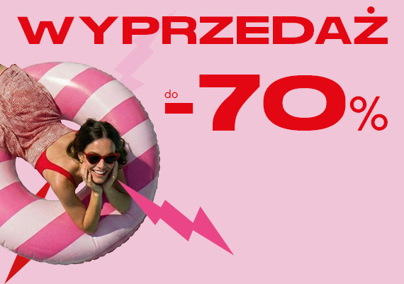 dziewczyna leży na dmuchanym kole