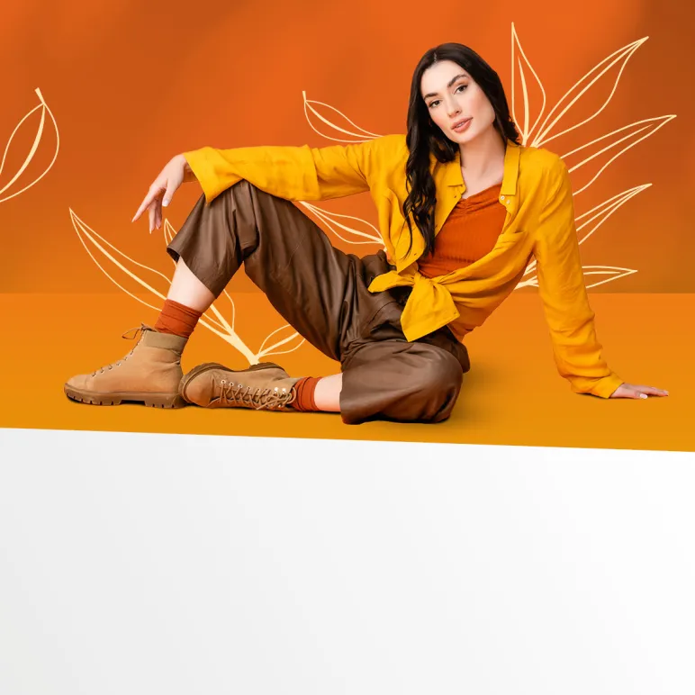 kobieta w jesiennych ubraniach