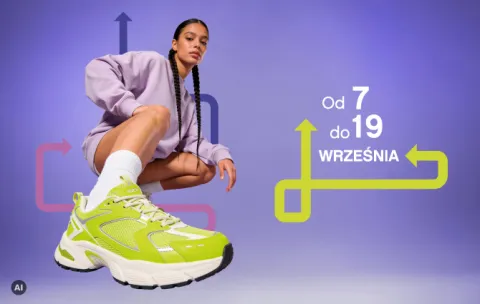 kobieta w sneakersach